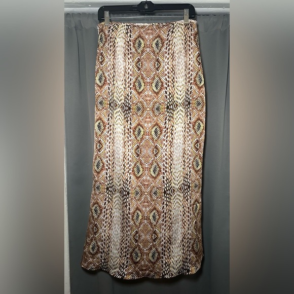 Rivir Patterned Snake Print 2 piece Set Crop Top & Midi Skirt Size Medium - Picture 9 of 16